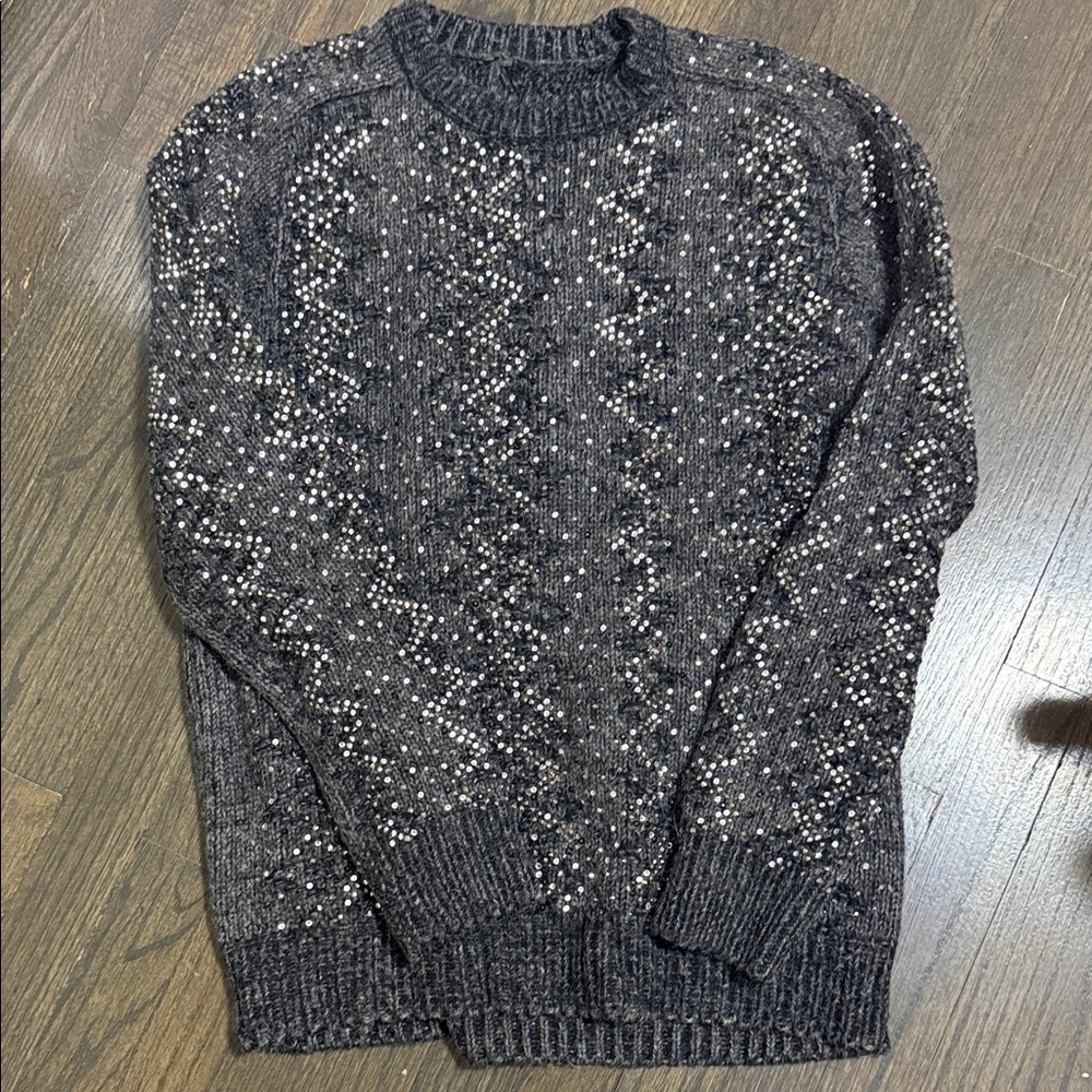 Lady’s Gray Patterned Sweater